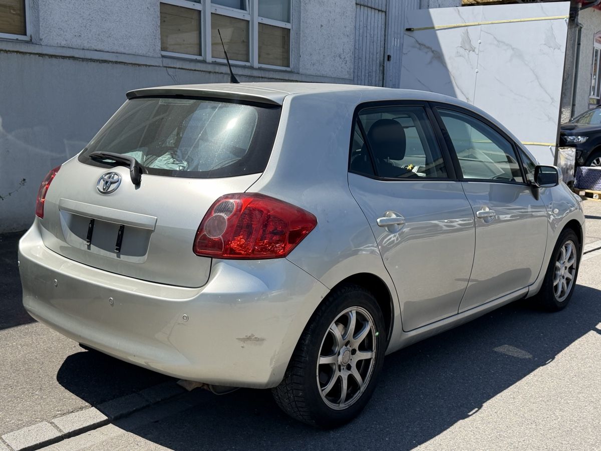 Toyota Automobili: Toyota Auris 2,2 Diesel Ab MFK  – Usato da Amriswil venduto da Autocent 3