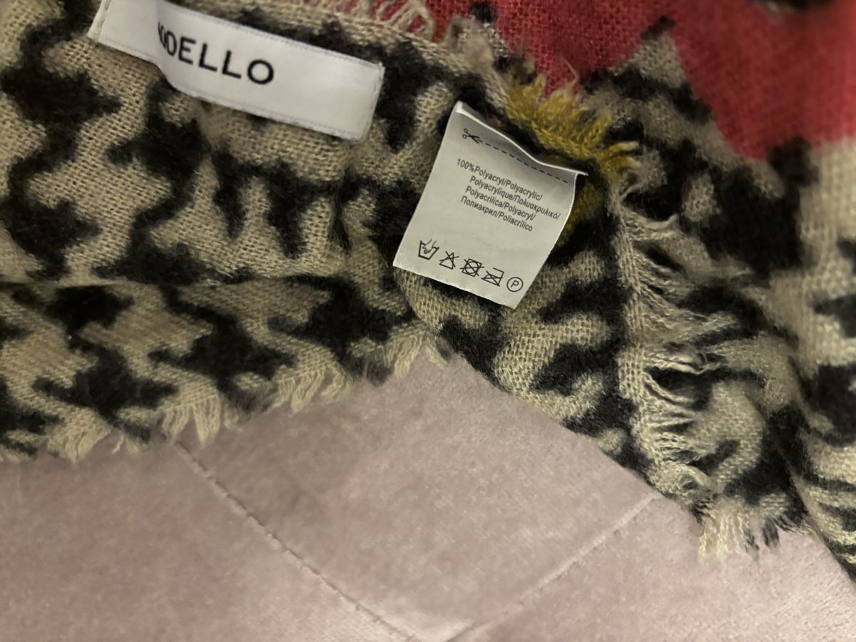 Foulard & Sciarpe: Mehrfarbiger Schal – Usato da Ennenda venduto da cal_pn6x 2