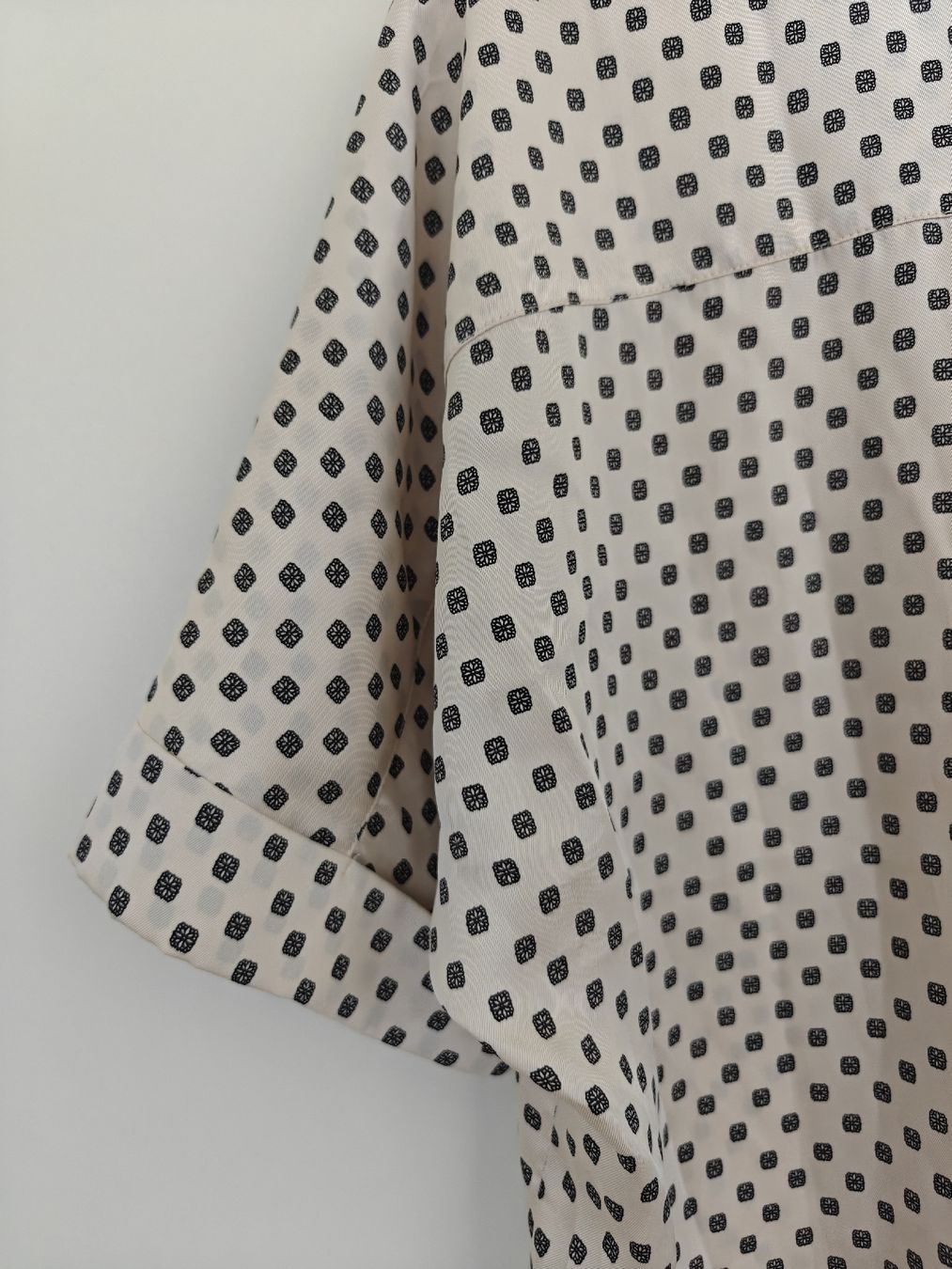 Mango Camicette: Bluse in Satin-Optik - Beige - Gr. M - NEU – Nuovo e nell'imballaggio originale da Winterthur venduto da Dana_33 2