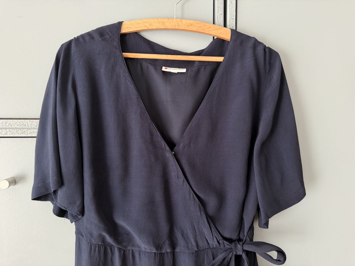 Vestiti: Navyblaues Kleid aus Viskose – Usato da Einsiedeln venduto da kalliopee 4