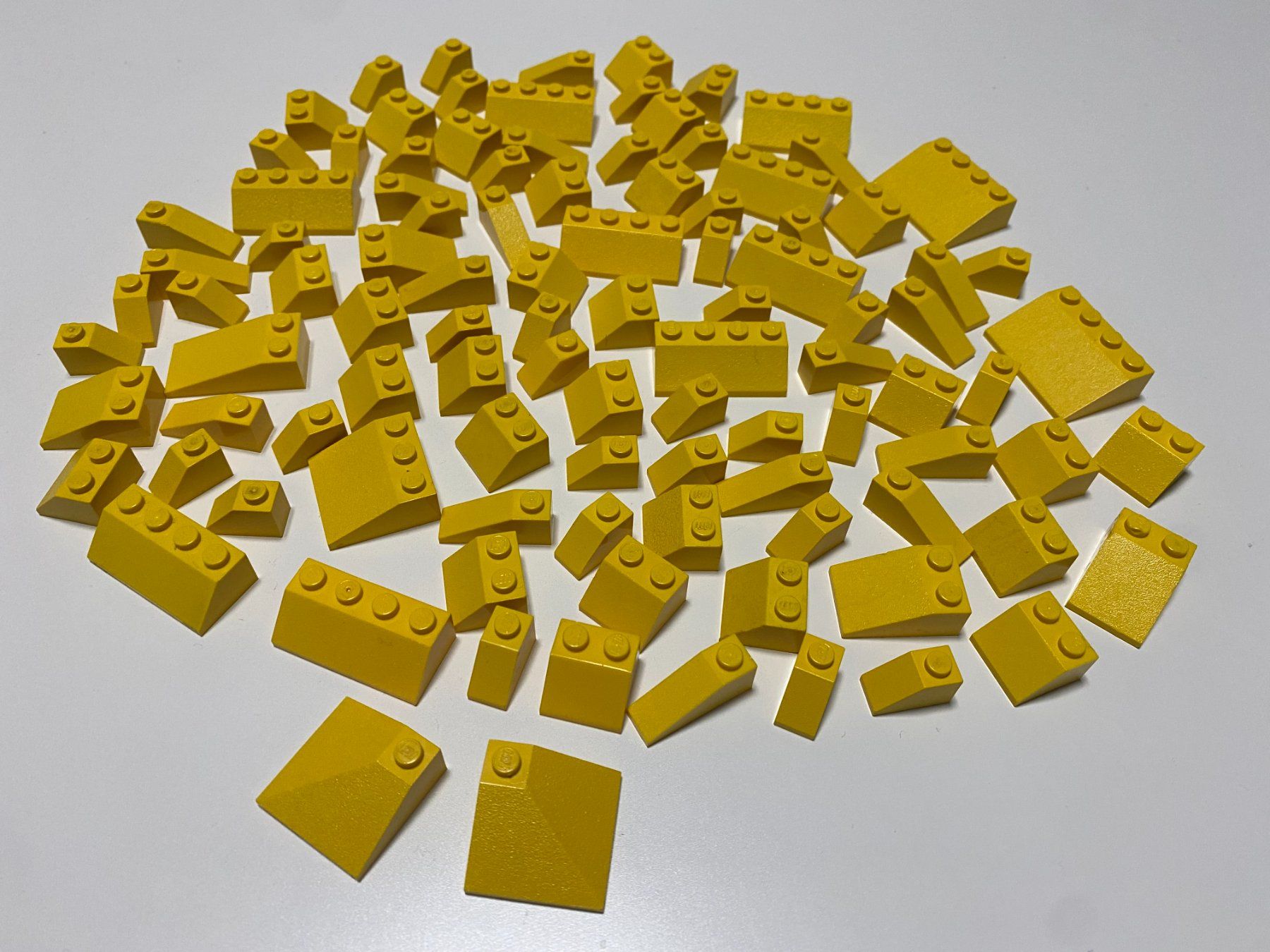Lego Giocattoli: LEGO - 100 - GELBE - DACHSTEINE – Usato da Gelterkinden venduto da ajdt4