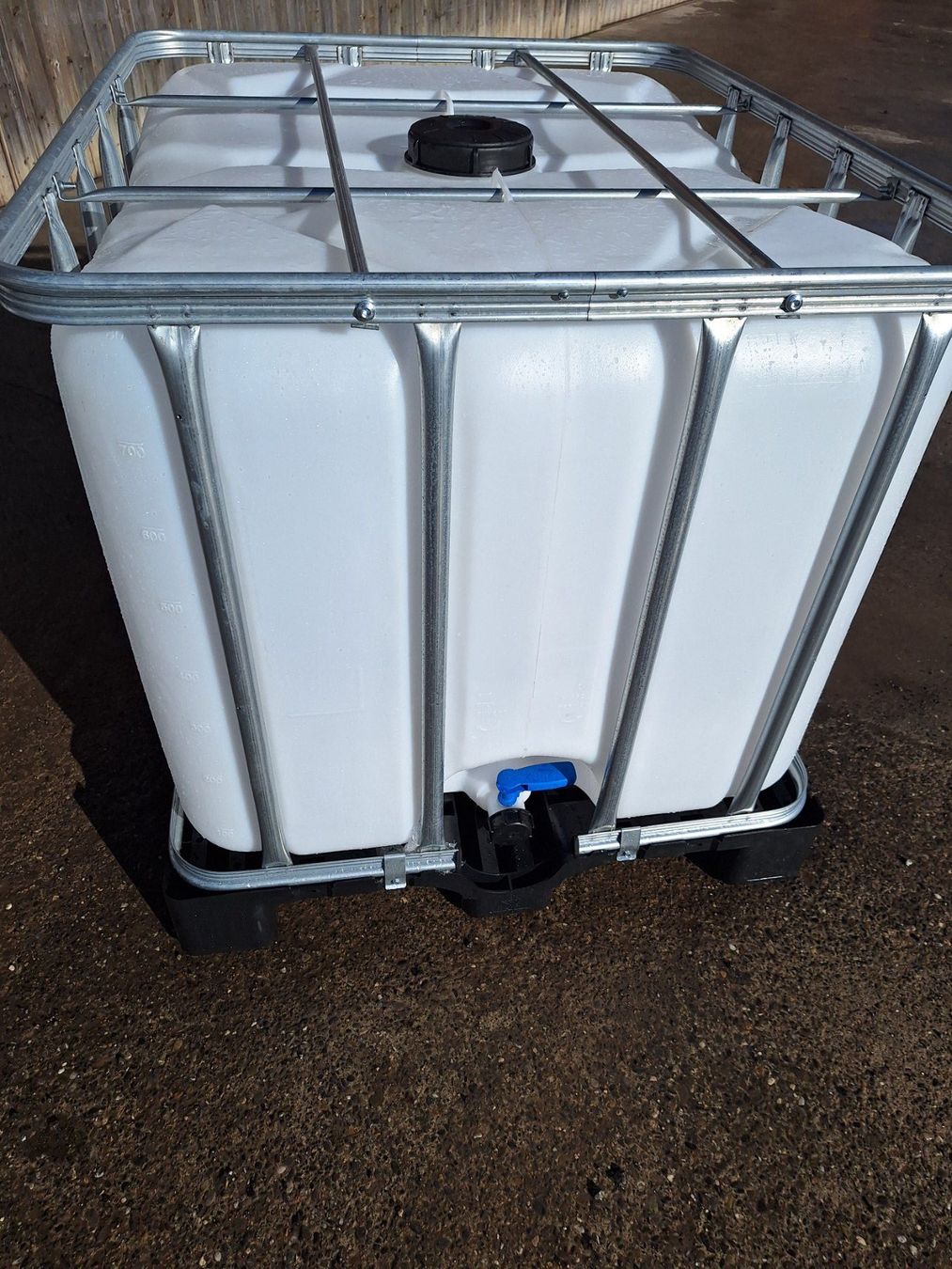 Abreuvoirs & Auges: 800 Li Ibc – D'occasion à Neuenegg par Seppi18 1