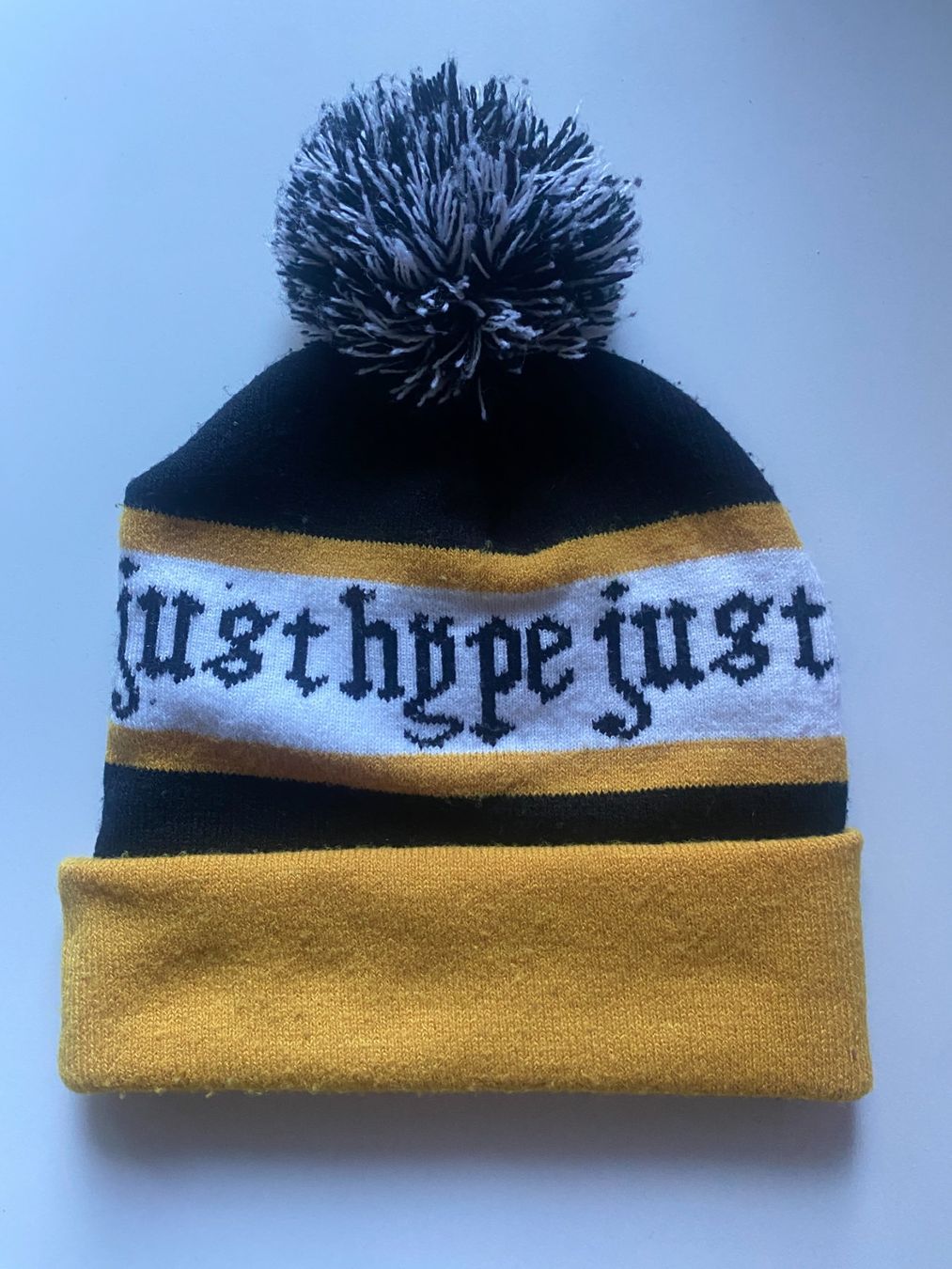 Copricapi, berretti & cappellini: Beanie, Kappe, Hype – Usato da Gümligen venduto da Vicky2 1