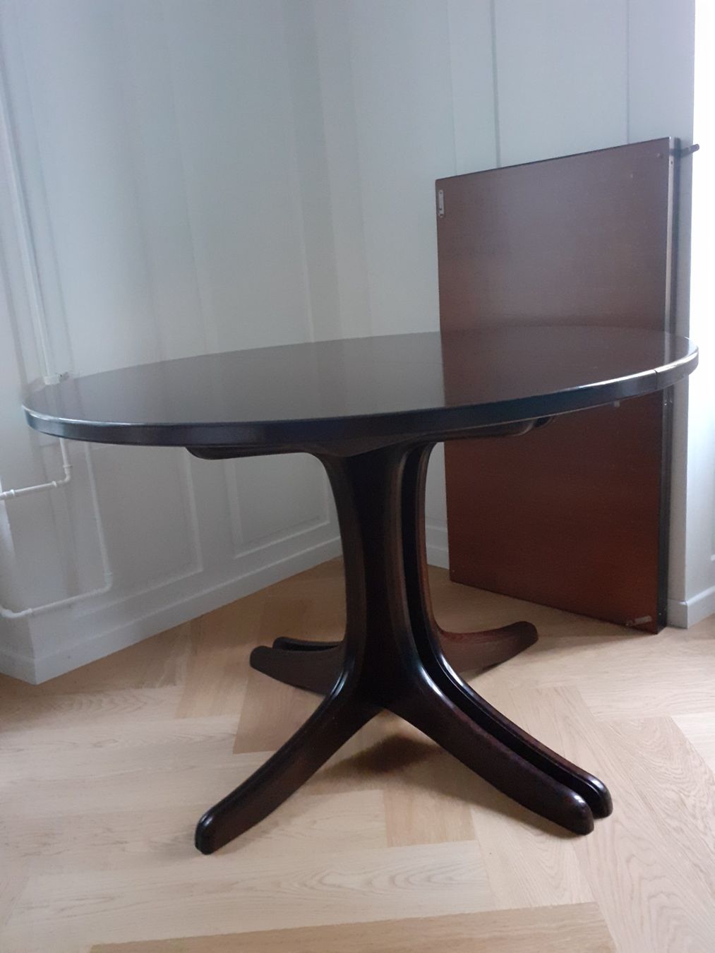Thonet Tavoli: Thonet: Tisch mit 5 Stühlen – Usato da Zürich venduto da benski34 1