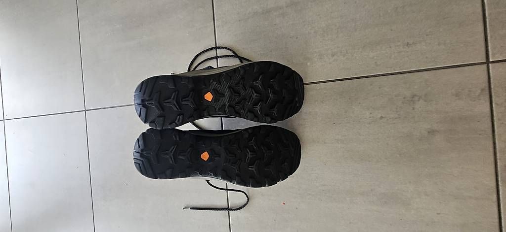 Decathlon Scarpe da donna: Wanderschuhe Decathlon Gr. 40 – Usato da Walchwil venduto da Sandy08 1