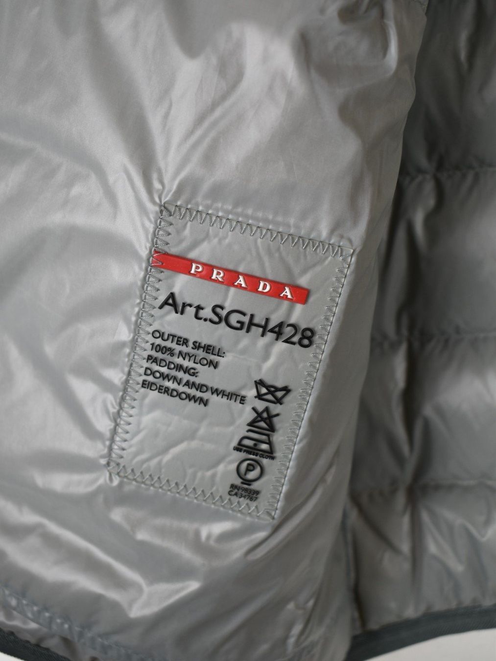 Prada Gilet & Giacche: Prada Daunengilet Gr.50, gelb/Lack Nylon – Nuovo (secondo la descrizione) da Nürensdorf venduto da 2ND_STORY 5