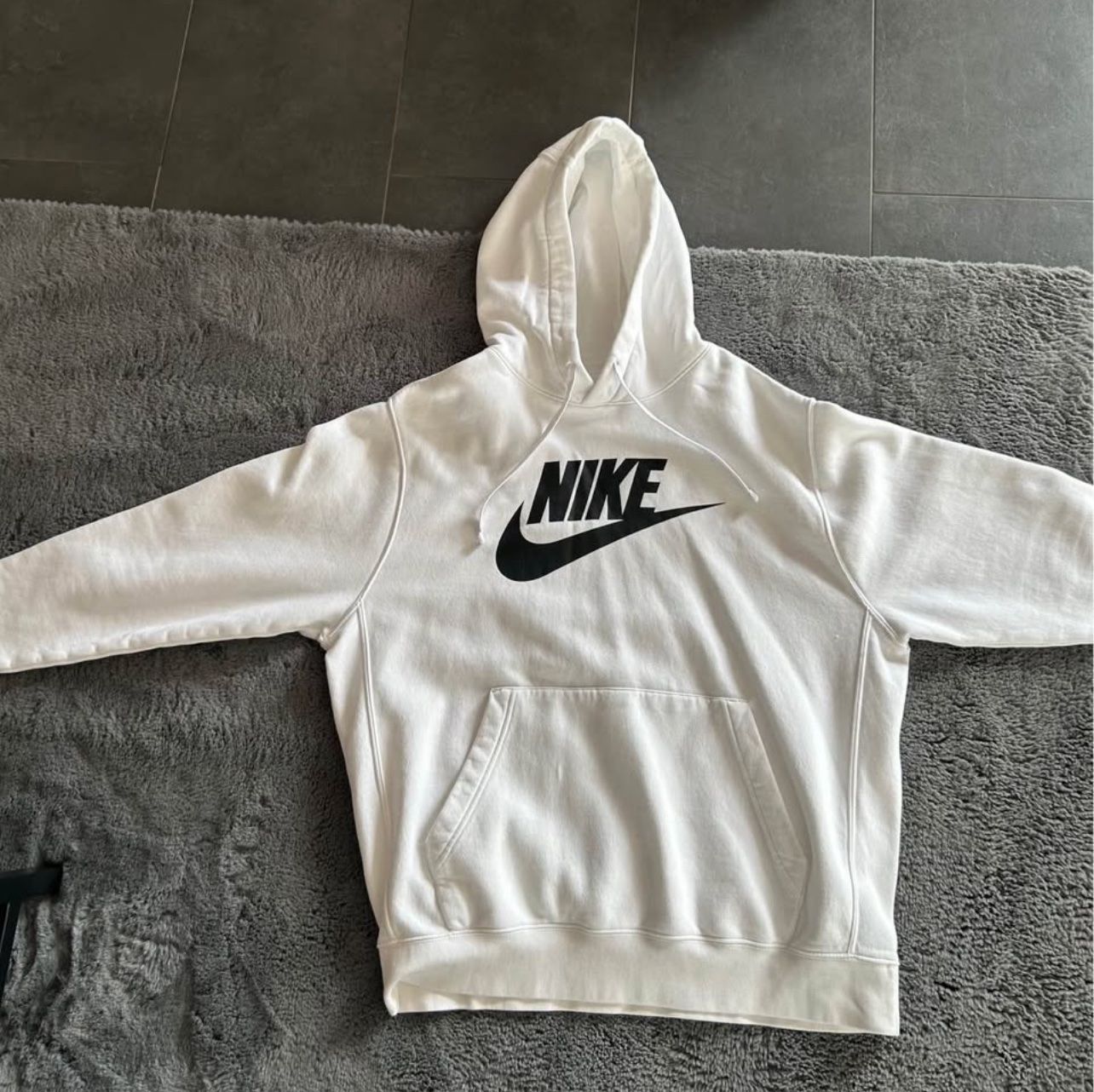 Nike Pulls & Sweat-shirts: Sweat Nike - comme neuf – D'occasion à Villars-le-Terroir par ale_c79d