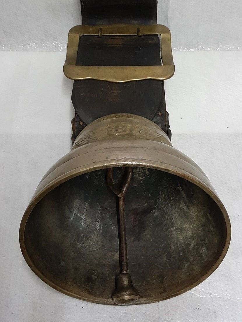 Campanacci mucche: Grosse antike Kuhglocke 1952 – Usato da Thun venduto da koehr 7