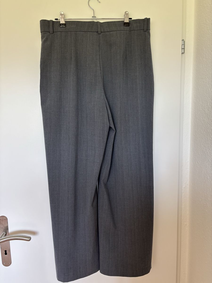 Mango Pantaloni: Mango Stoffhose grau gestreift weit geschnitten  – Usato da Jona venduto da ardnas04 1