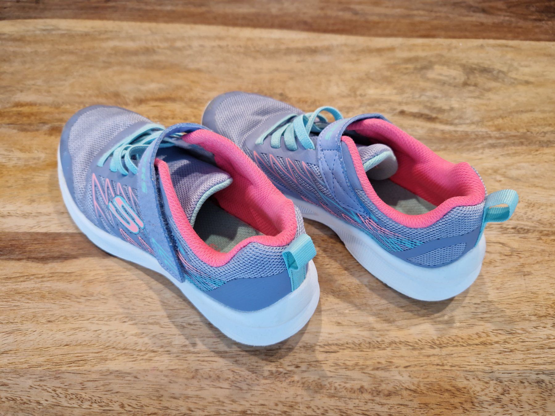 Skechers Schuhe für Mädchen: Skechers Kinder Turnschuhe, Grösse 34 – Gebraucht aus Trachslau von schumannmario 1