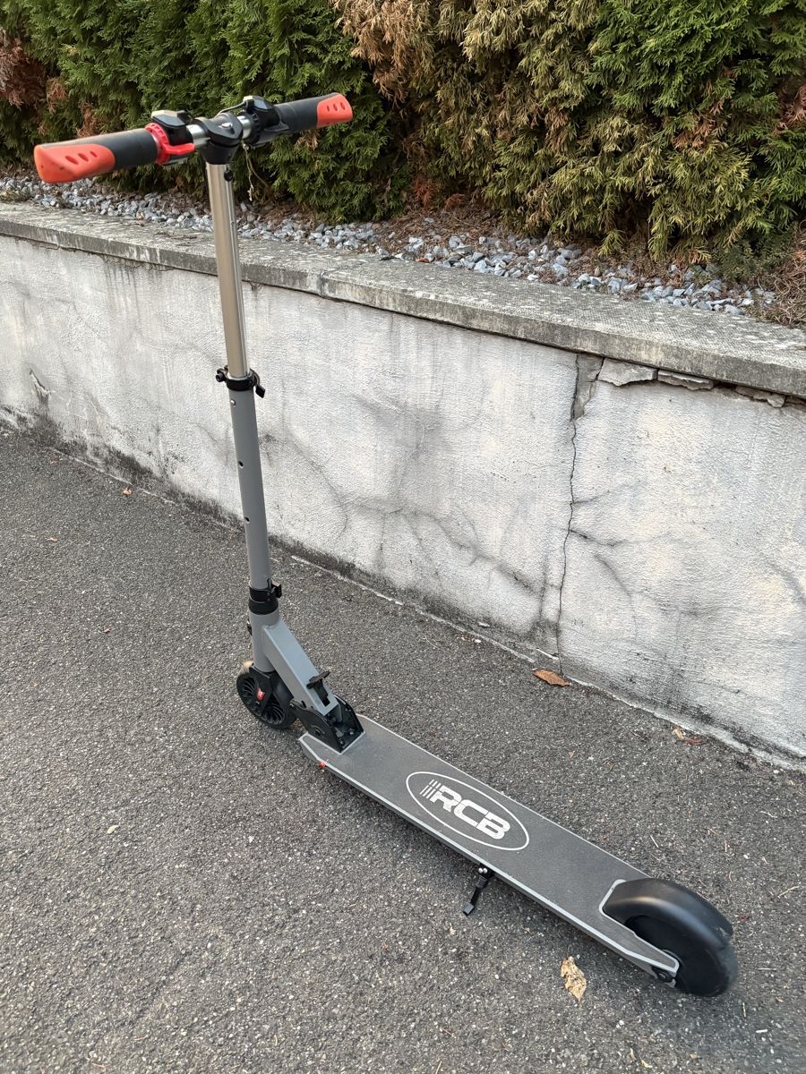 Kickboard: RCB R15 Elektro-Scooter – Usato da othmarsingen venduto da mme_7h68