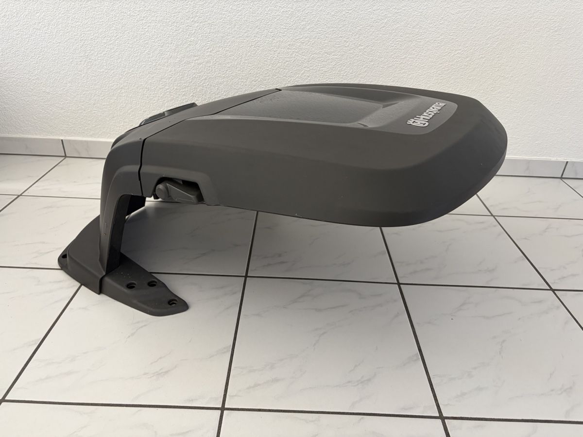 Husqvarna Tagliaerba: Husqvarna Abdeckhaube - Top Zustand – Usato da Arnegg venduto da Locher8
