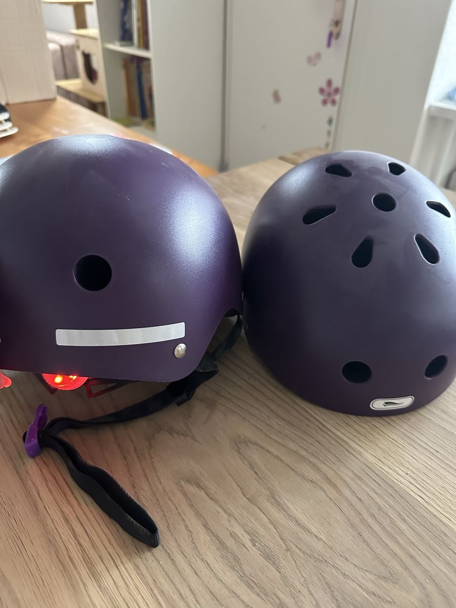 Helme: Helm 2x mit LED Rücklicht, 52-57 – Neu (gemäss Beschreibung) aus Muri AG von Ariete81