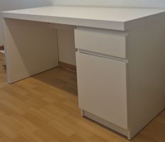 Schreibtisch weiss mit Schubladen guter Zustand
