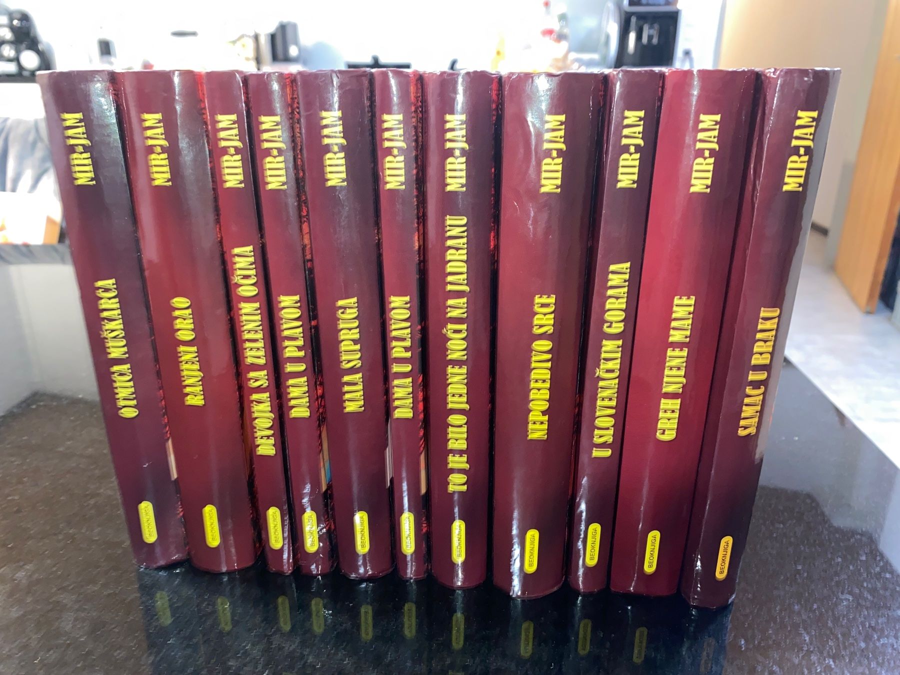 Libri: Komplet 11 Knjiga Mir-Jam – Nuovo (secondo la descrizione) da Grosshöchstetten venduto da goky
