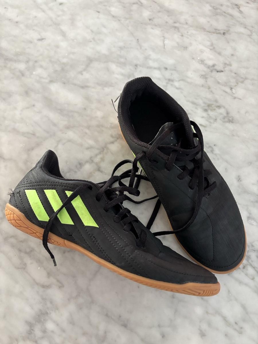 Adidas Herrenschuhe: Hallenschuhe Adidas Gr. 37.5 – Gebraucht aus bern von marion78