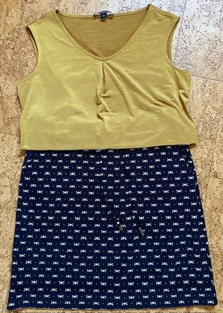 Damen Rock mit Muster dunkelblau Gr. 34 mit Bluse Gr. 38