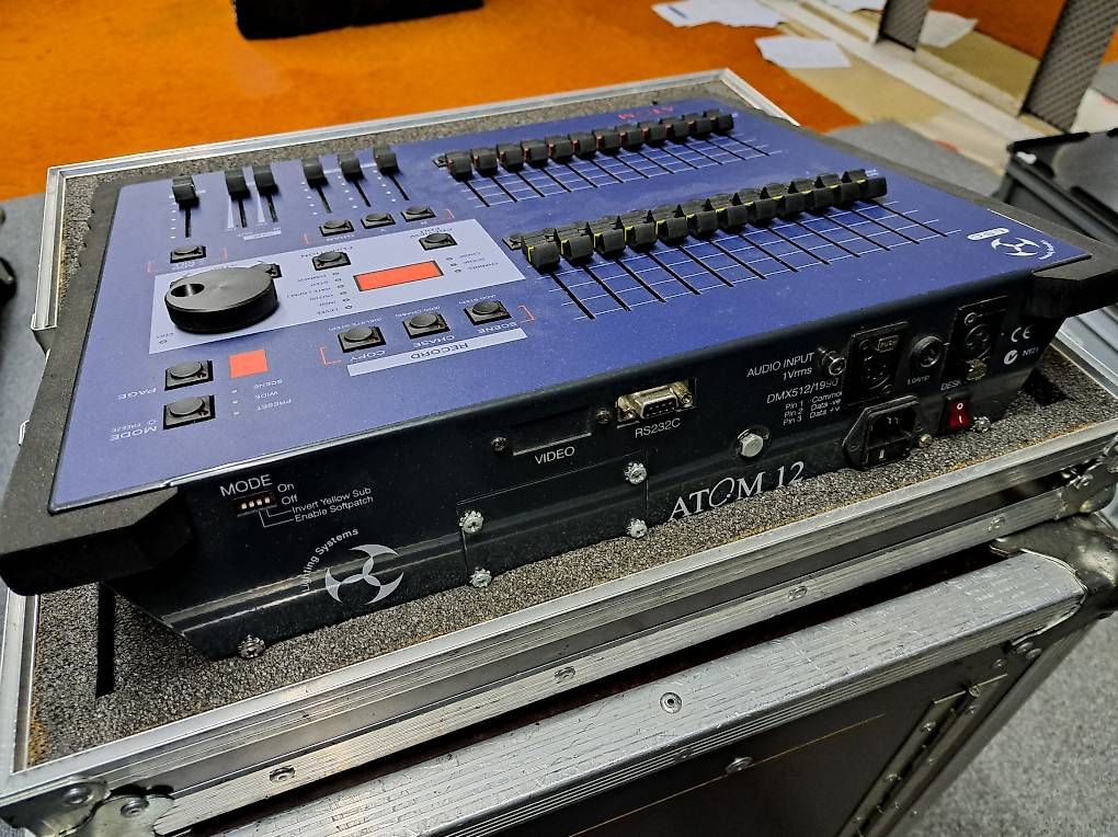 Console di mixaggio: LSC Atom Lichtsteuerpult – Usato da Uznach venduto da gartenri 1