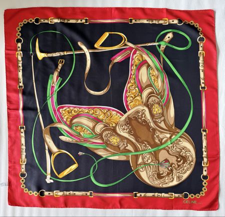 Un très beau foulard en soie de CELINE