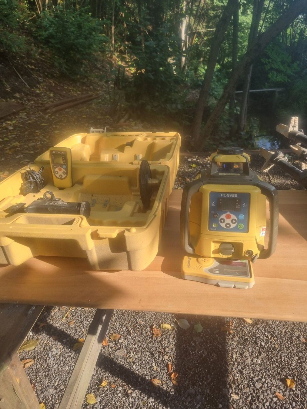 Tutti gli attrezzi: Rotationslaser Topcon RL-SV25 mit Stativ – Usato da Zollbrück venduto da Rgartenzwerg
