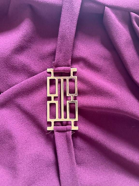 Vestiti: Robe asymétrique bordeaux avec boucle dorée – Nuovo e nell'imballaggio originale da Plan-les-ouates venduto da Jordane.S 1