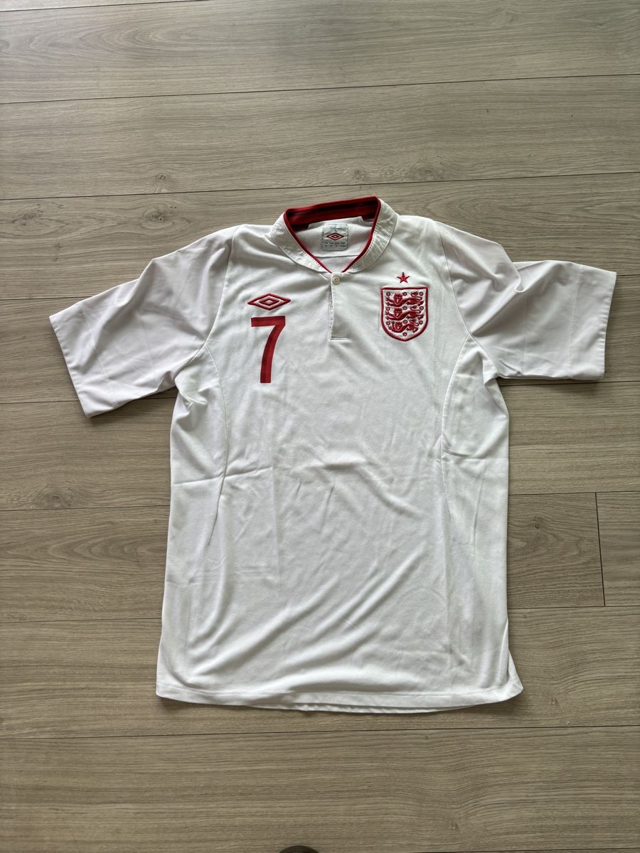 Umbro Canottiere & Pantaloni: 2012-13 England Home Shirt Walcott #7 – Usato da Castione venduto da REER