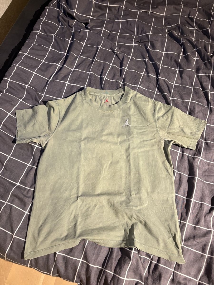 Jordan T-shirt: Jordan T-Shirt – Usato da Schüpfen venduto da ani_gj8r 3
