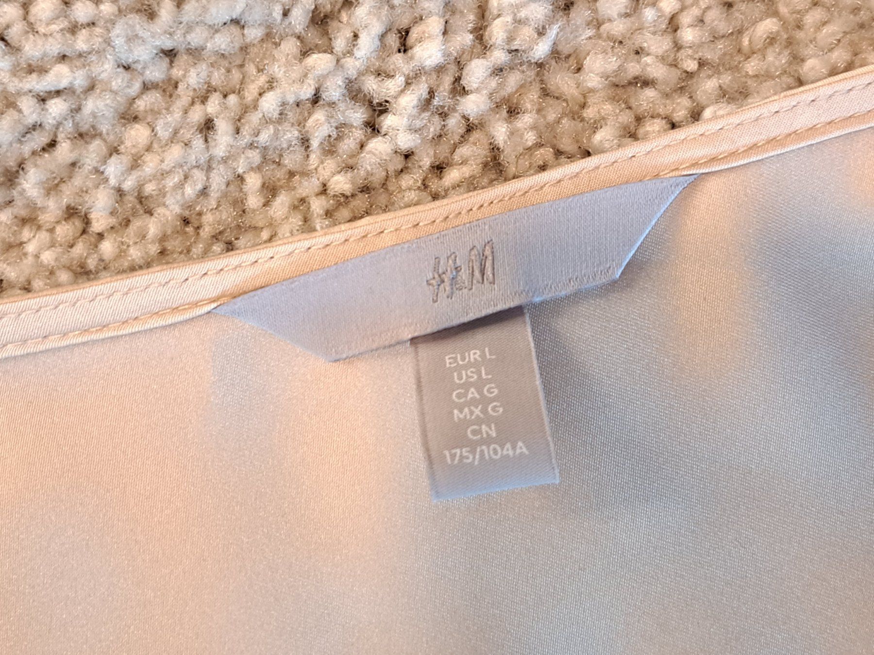 H&M Camicette: Satinbluse, Gold, Grösse L – Nuovo (secondo la descrizione) da La Neuveville venduto da Vestiaire_2011 2