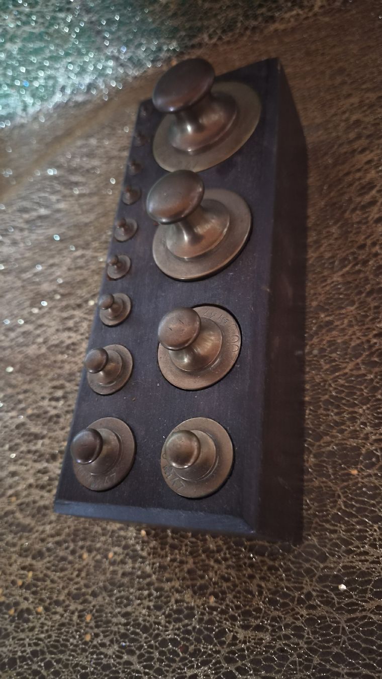 Misurare: Gewichtssatz Messing mit Holzbox antikes Messins – Usato da Kölliken venduto da Upcycling-by-Mc-TAM 3