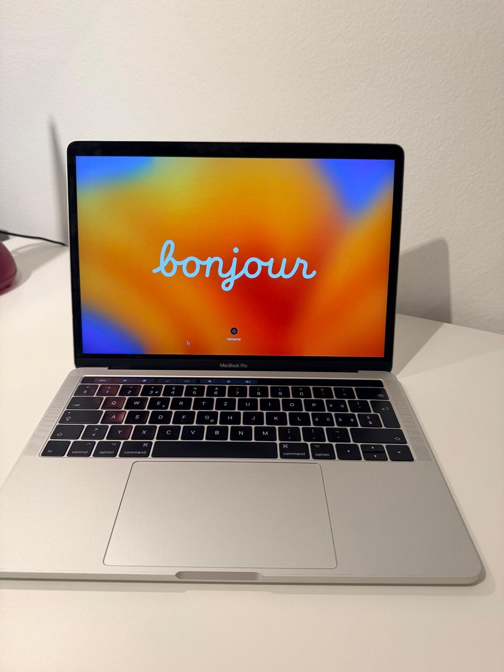 Apple Notebook: MacBook Pro 13" 2017 – Touch Bar – Usato da Zug venduto da XWORMAP 1