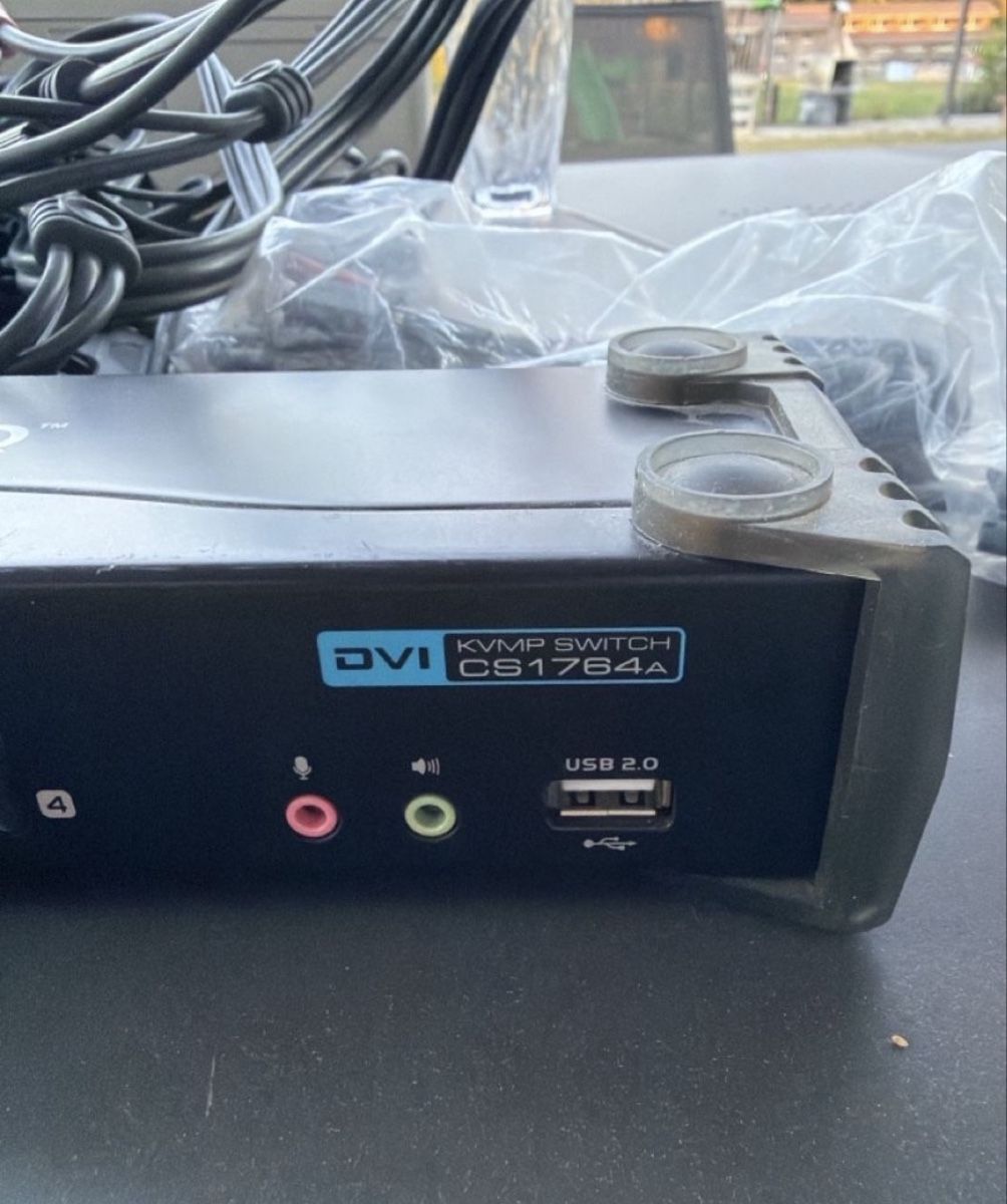 PC: Aten KVM Switch CS1764A KVM-Switch, 4-Port – Usato da Sumiswald venduto da Katja-Yves 1