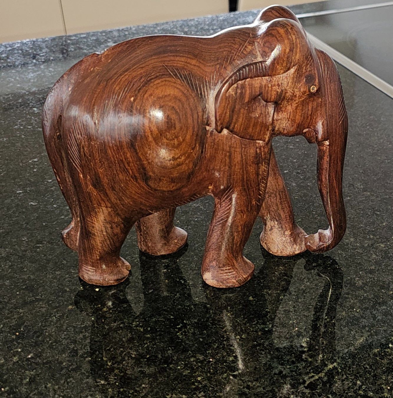 Statuette: Holz Elefant  Tierfigur, Handarbeit ! – Usato da Kreuzlingen venduto da UAE