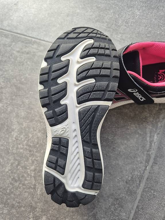 Asics Schuhe für Jungen: Asics Turnschuhe Grösse 35 – Gebraucht aus Moosseedorf von shu_xbn8 2