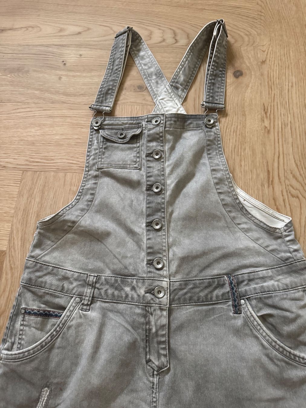 Jumpsuits: NILE LATZHOSE KURZ GR. S – Gebraucht aus Walperswil von So1me25