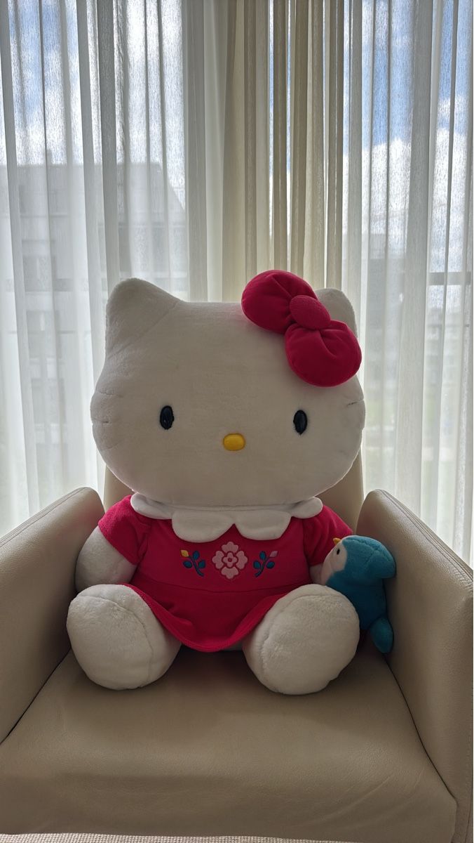 Hello Kitty Giocattoli: Grande peluche Hello Kitty – Usato da Pfäffikon SZ venduto da caro1208