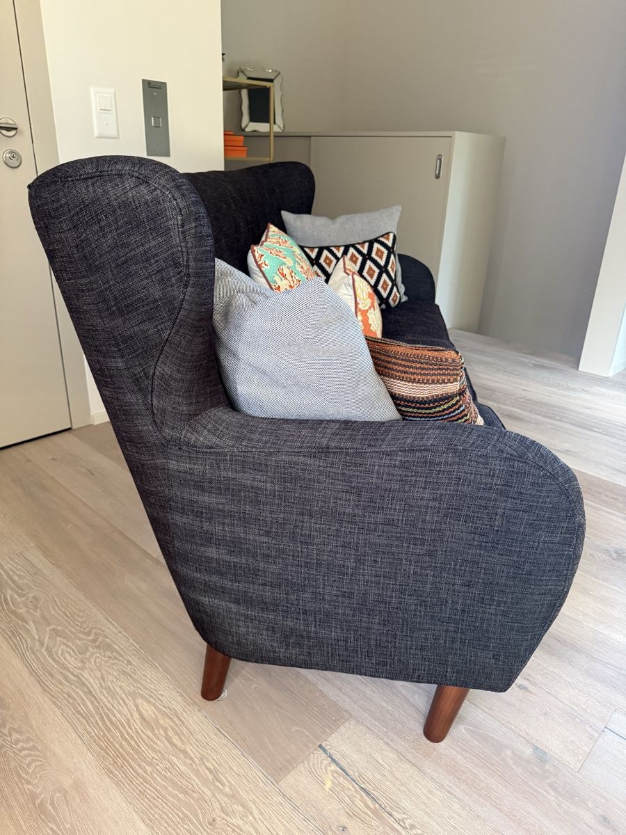 Divani: Blue high back sofa, three seat, wooden legs – Usato da Zürich venduto da EShopping81 9