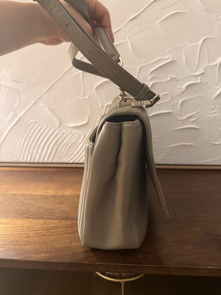 DKNY Taschen für Damen: DKNY Handtasche aus Leder – Gebraucht aus Wallisellen von val_mtp5 2