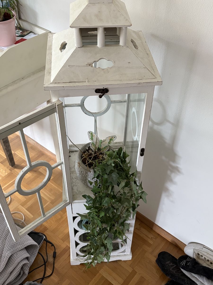 Lampade: Laternenständer weiss mit Glasfront und Weinablage – Usato da Luzern venduto da kop_297x 4