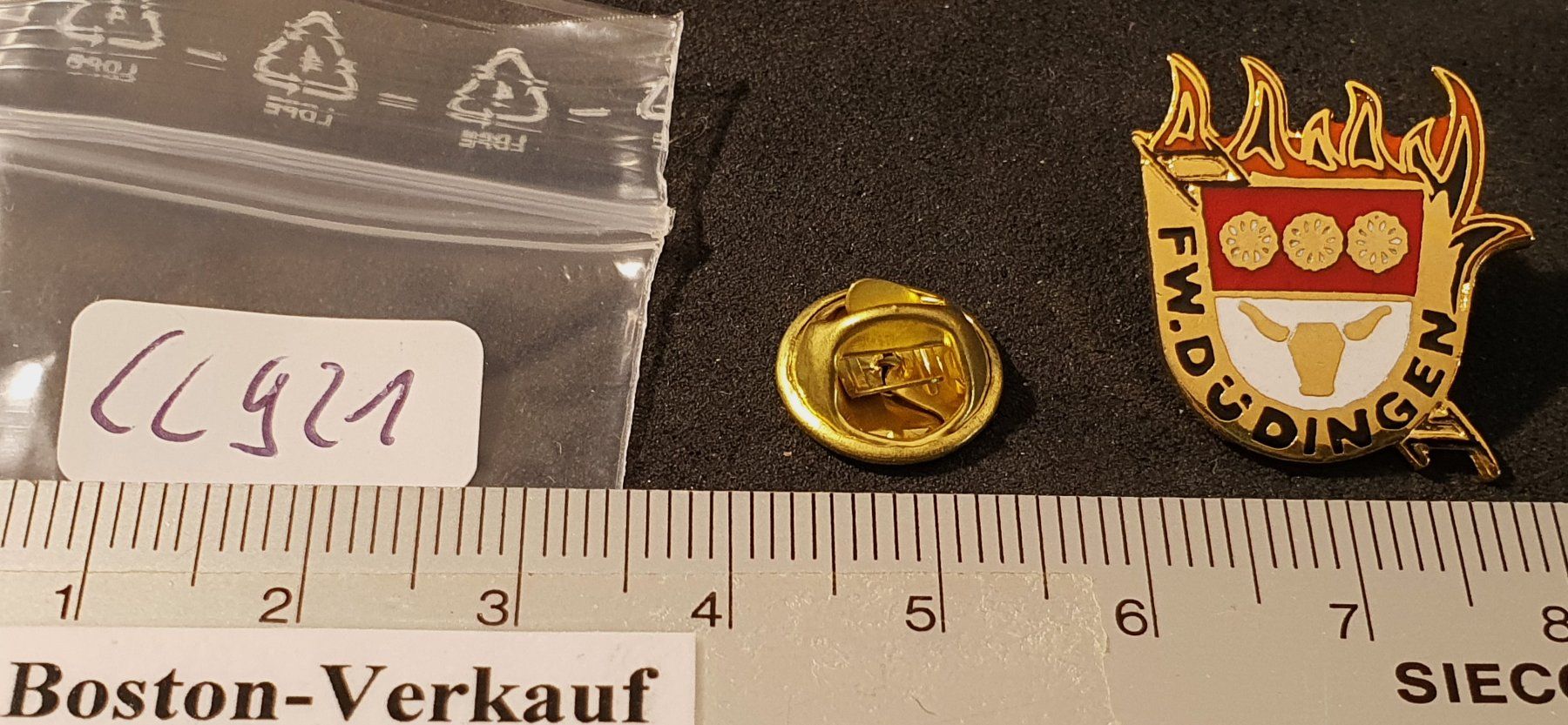 Plaquettes & Badges: CC921 - Pin Gemeindewappen FW. Düdingen – D'occasion à Reinach BL par Boston-Verkauf 1