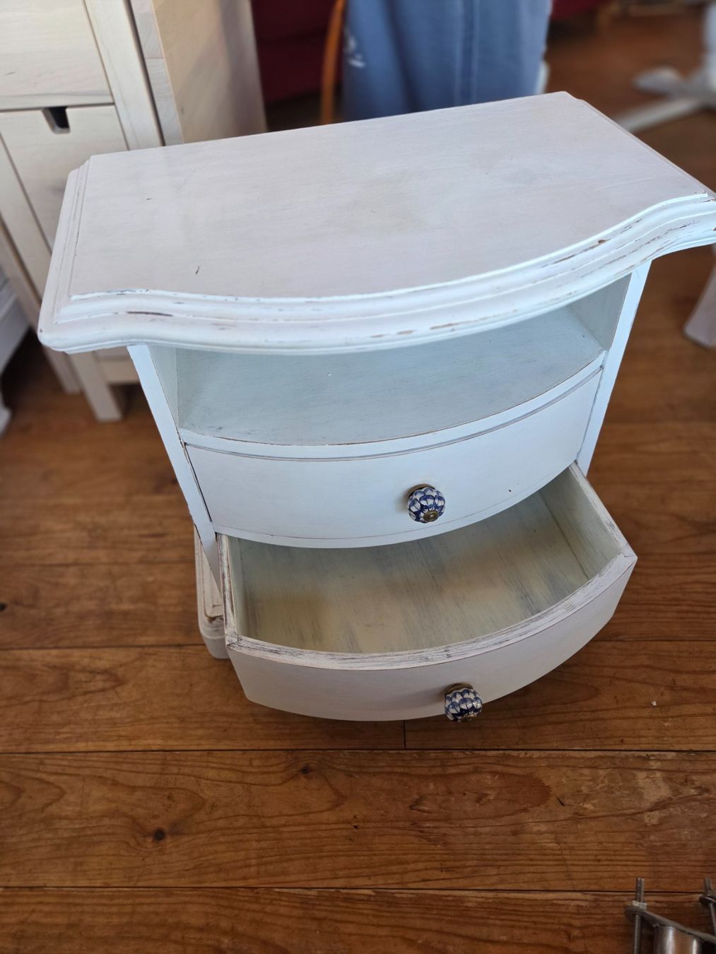 Cassettiere: Shabby chic Nachttisch / Kleine Beistellkommode – Usato da Lostorf venduto da Mugi_82 2