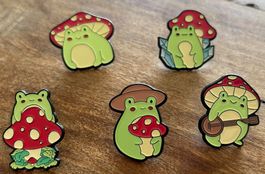 5x Pin Frosch Pilze