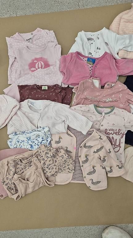 Kleiderpakete & -sets: Mega marken kleider paket gr 62 Mädchen  – Gebraucht aus Neunkirch von mir_c9zg 2