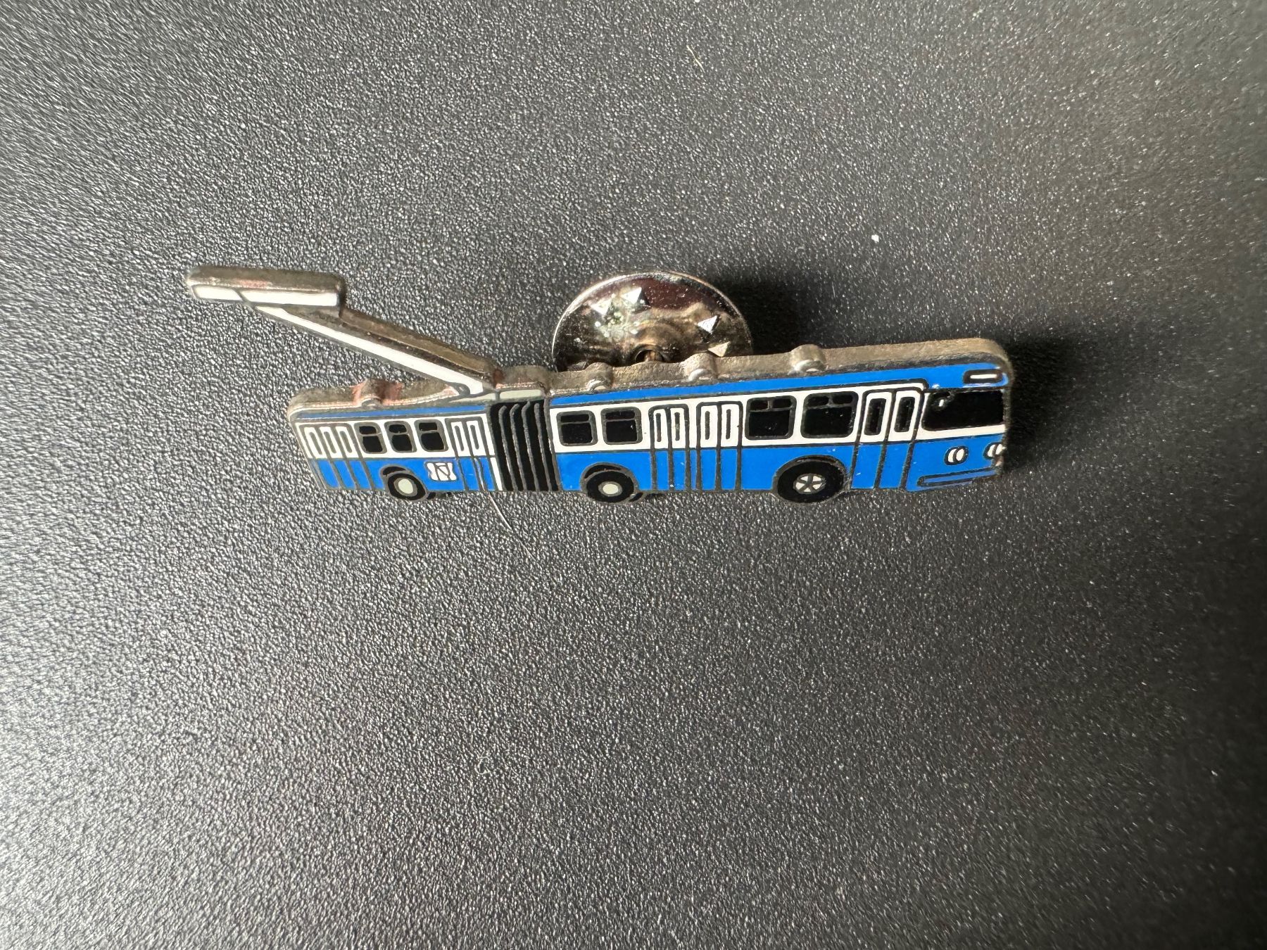 Placchette & Badge: Pin Truck Auto Wagen Bus Oldtimer – Usato da Galgenen venduto da rub_f6kh