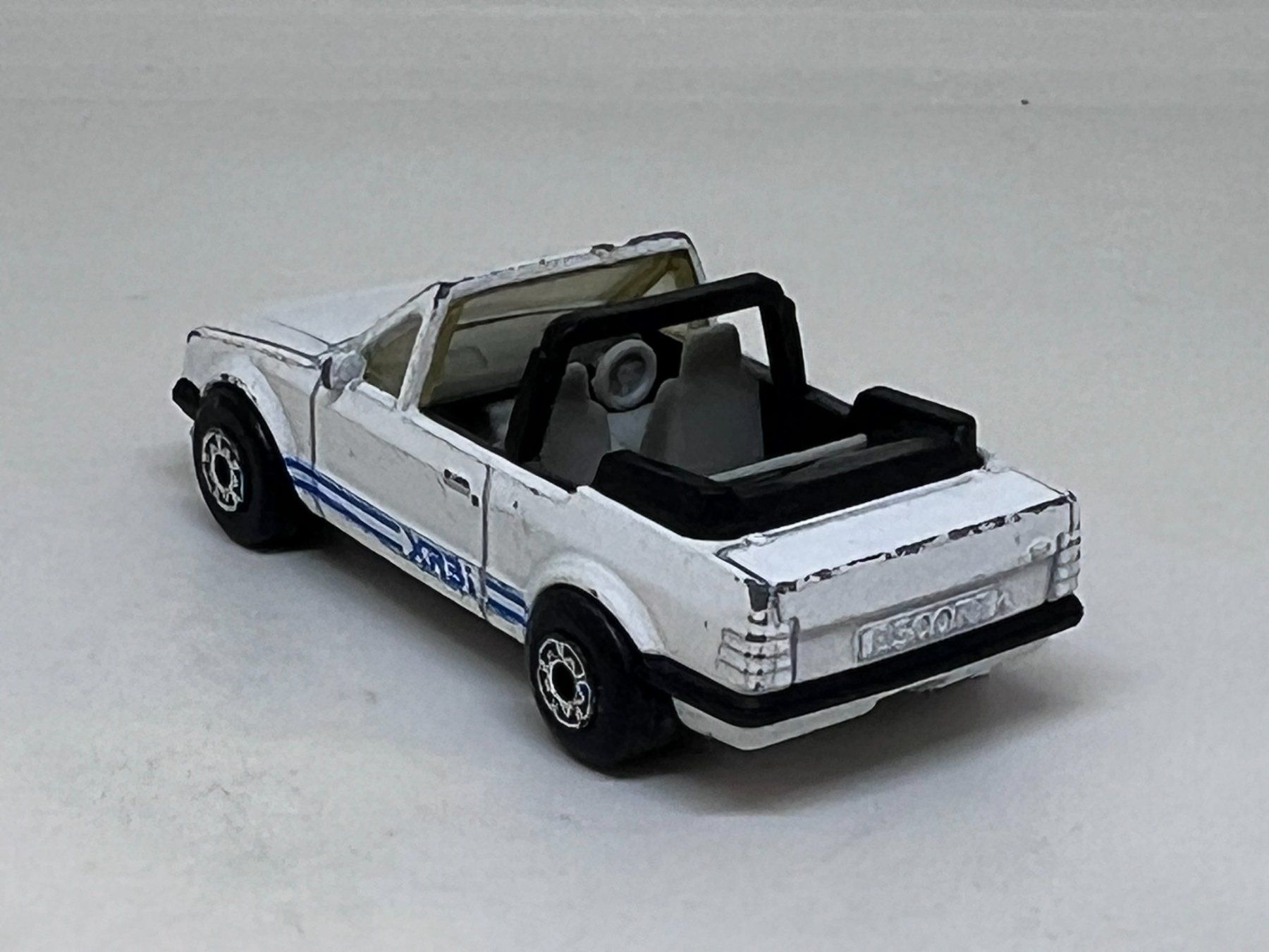 Matchbox Modellini d'auto: Matchbox Ford Escort Cabriolet #726 – Usato da Wildegg venduto da LaaBoutique 2