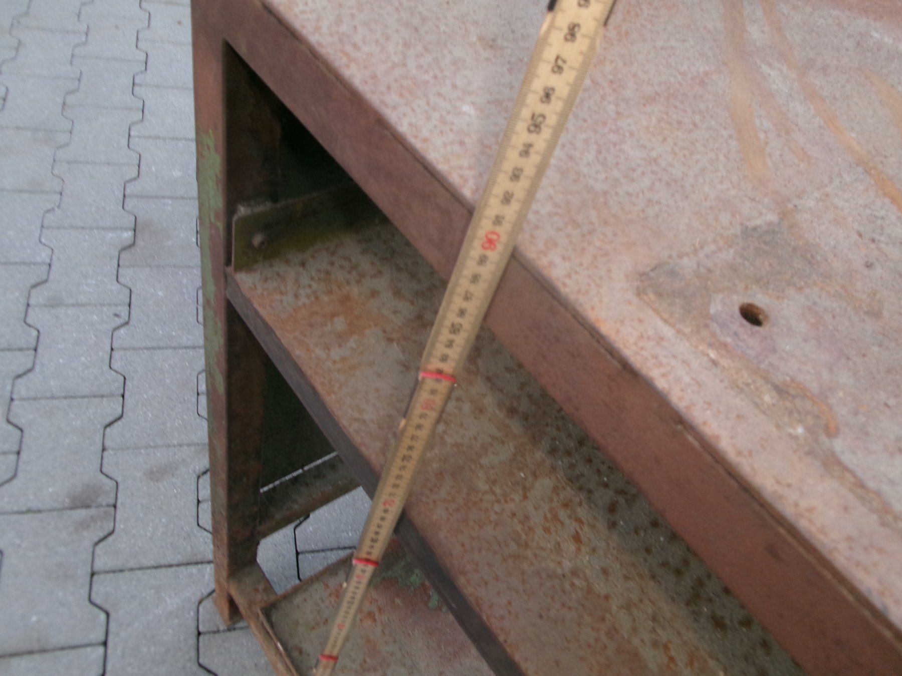 Banchi da lavoro: Metallgestell / Tisch / – Usato da Eschenbach SG venduto da GM-29 1