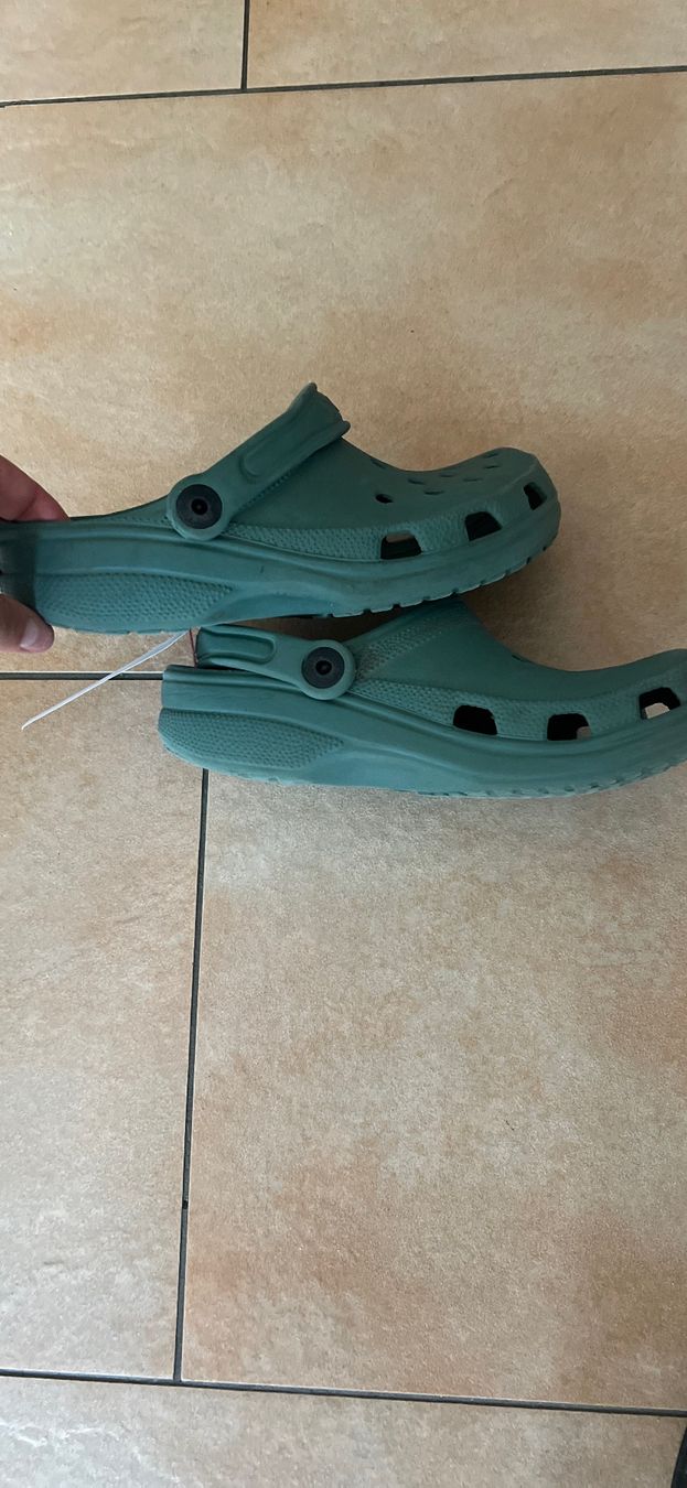 Scarpe per ragazzi: Clogs Kunststoff grün Grösse ca.34-35 – Usato da Langnau am Albis venduto da dodi83 2