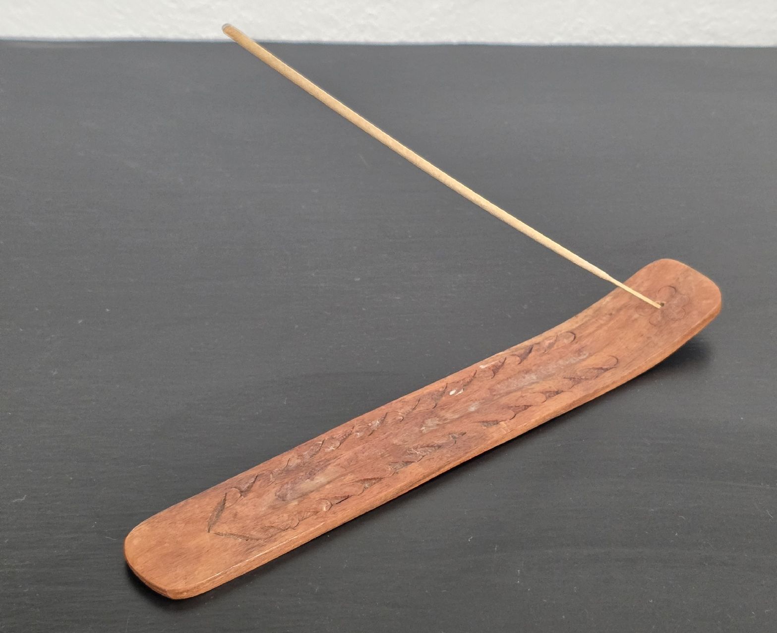 Bruciatori di incenso: Räucherstäbchenhalter Holz geschnitzt – Usato da Rheinsulz venduto da Gilea