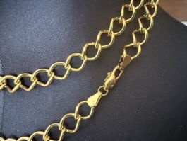 Lange goldenfarbe Vintage-Halskette