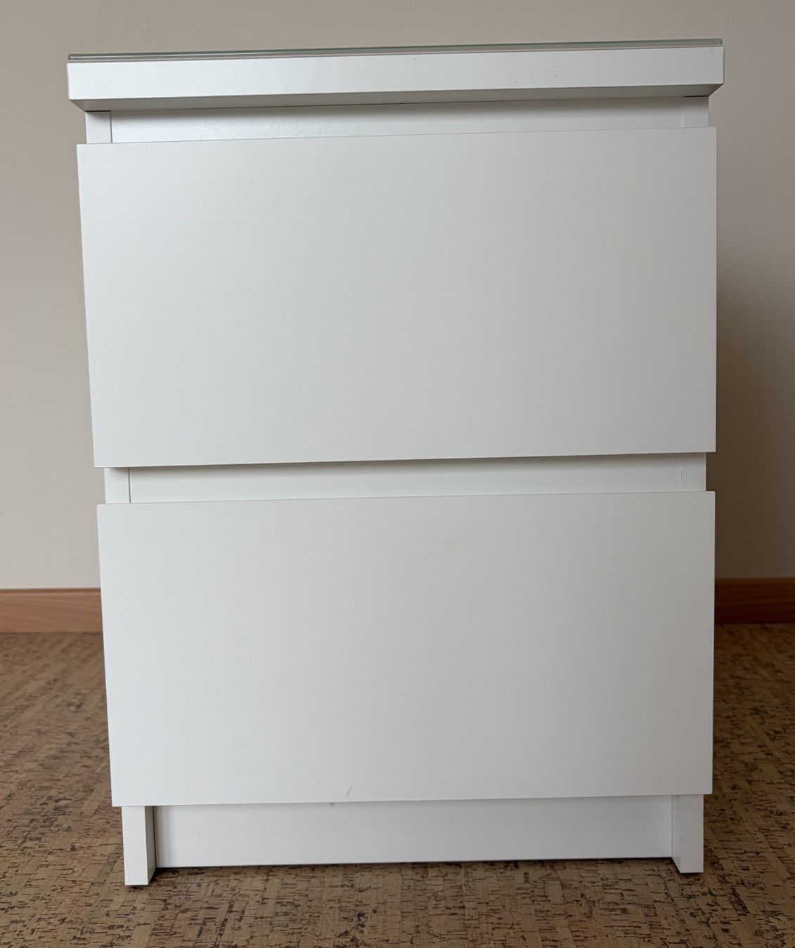 Ikea Comodini: Nachttisch mit 2 Schubladen und Glasabdeckung – Usato da Oberurnen venduto da rol_d5yj 1