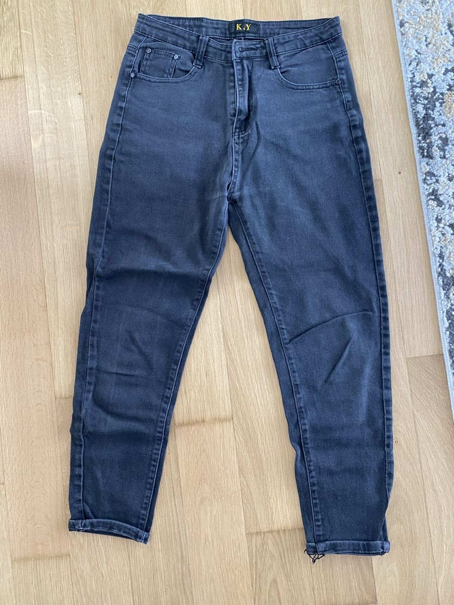 Jeans: Frauen Schwarze Mom Jeans, Grösse 36 – Gebraucht aus Kriens von sch_v6nl